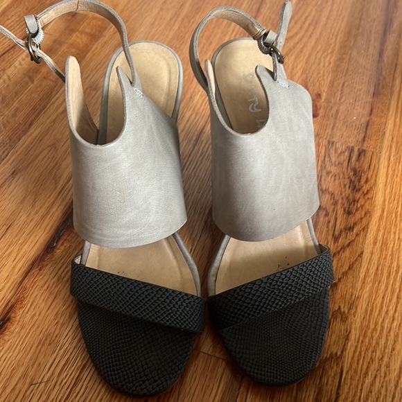 Dirty laundry black and tan heel sandals size 7 - Picture 8 of 10